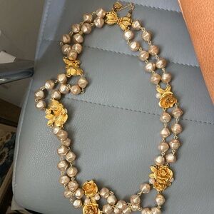 Elegant Gold and Cream Pearl Necklace